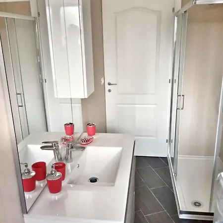 Red Tower Venice Apartment - 2 Mins From Vce Airport- Free Wifi Tessera Exterior photo