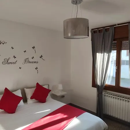 Red Tower Venice Apartment - 2 Mins From Vce Airport- Free Wifi Tessera Exterior photo
