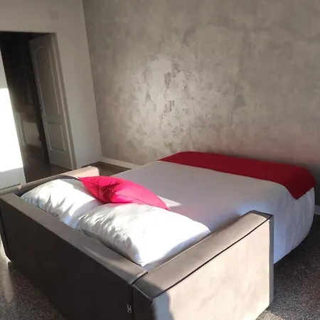 Red Tower Venice Apartment - 2 Mins From Vce Airport- Free Wifi Tessera Exterior photo