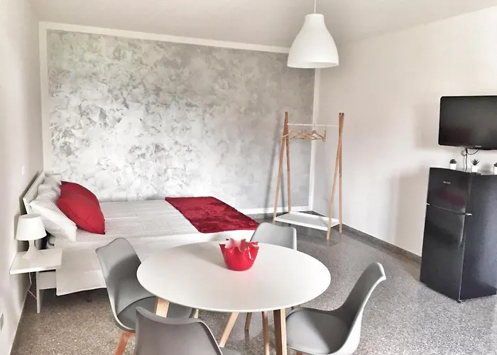 Red Tower Venice Apartment - 2 Mins From Vce Airport- Free Wifi