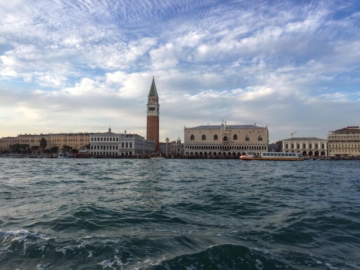 Red Tower Venice - 2 Mins From Vce Airport- Free Wifi * Tessera